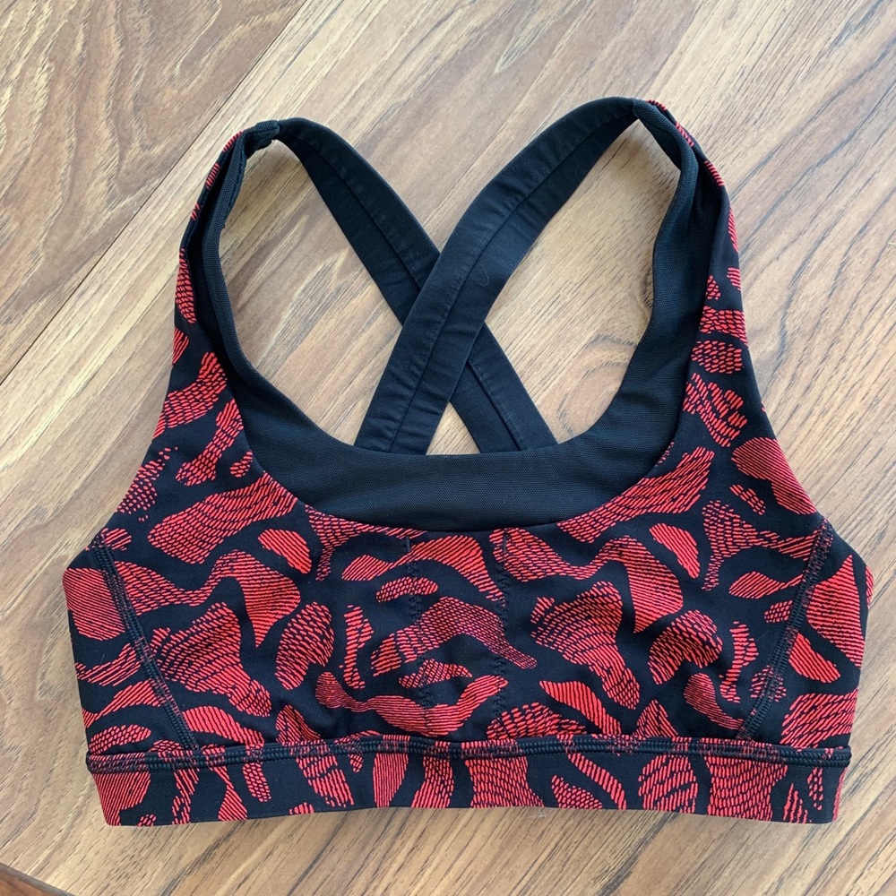 Lululemon Run Stuff Your Bra in red print